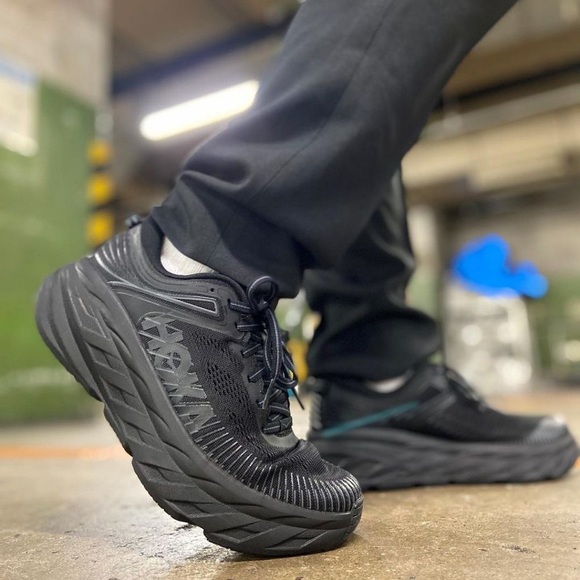 hoka bondi 7 triple black